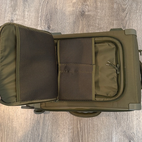 Dagne Dover Seattle Carry-On Luggage Suitcase in Dark Moss (Green) 20.5” (EUC) - Picture 13 of 13